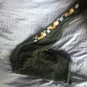 A cropped Shirt from Vans